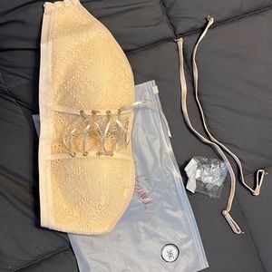 Lace up strapless bra